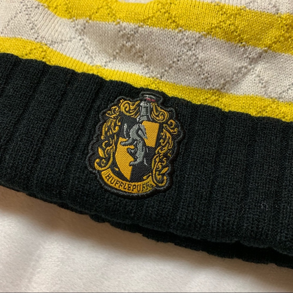 Hufflepuff Harry Potter Toque with Pompom Warner Bros - Picture 2 of 9